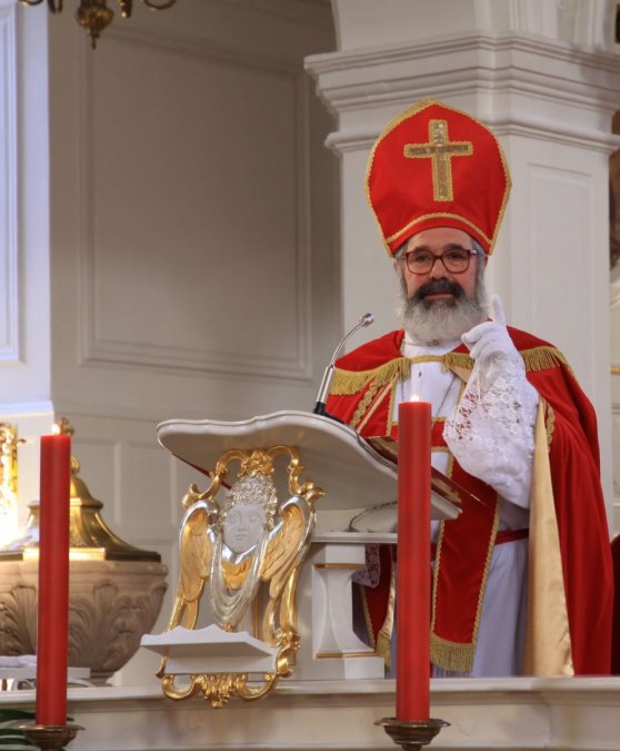 Am 08. Dezember kommt der Nikolaus um 11.30 Uhr in die Basilika